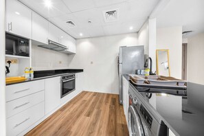 House - Free Housekeeping Visits During Your Stay - Stayshort - Chic 1BR Sleeps 2 in Dubai Marina Near Metro (Dubai)