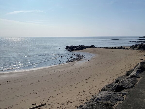 Beach nearby - Sea Folly (Porthcawl)