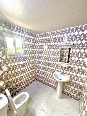 Shower, hair dryer, bidet, towels - Résidence au 2 Plateaux 3 Chambres (Abidjan)