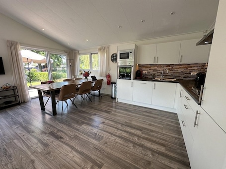 Chalet | Private kitchen. 6-person Chalet in Biddinghuizen
