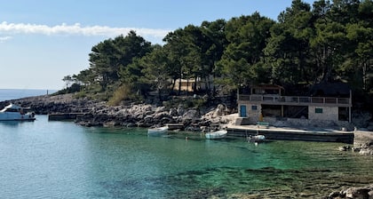 Panoramic Sea-View Apartment | Walk to Sandy Beach | Peaceful Lumbarda Retreat