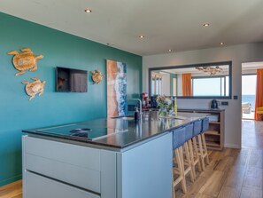 Fridge, microwave, oven, stovetop - Villa Océans: Oceanfront, Pool, Spa, Sleeps 15 in Bretignolles sur Mer (Bretignolles-sur-Mer)