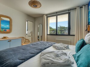 6 bedrooms, iron/ironing board, travel crib, WiFi - Villa Océans: Oceanfront, Pool, Spa, Sleeps 15 in Bretignolles sur Mer (Bretignolles-sur-Mer)