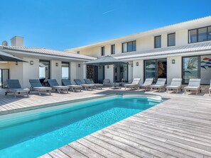 A heated pool - Villa Océans: Oceanfront, Pool, Spa, Sleeps 15 in Bretignolles sur Mer (Bretignolles-sur-Mer)