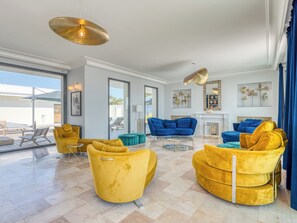 Lobby - Villa Océans: Oceanfront, Pool, Spa, Sleeps 15 in Bretignolles sur Mer (Bretignolles-sur-Mer)