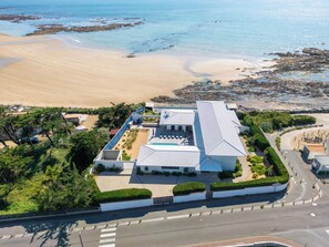 Exterior - Villa Océans: Oceanfront, Pool, Spa, Sleeps 15 in Bretignolles sur Mer (Bretignolles-sur-Mer)