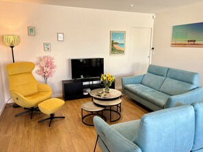 TV, fireplace - Villa Rosemonde: Pool, Pétanque, Walk to Beach, Sleeps 8 in Brétignolles (Bretignolles-sur-Mer)