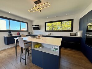 Private kitchen - Villa Rosemonde: Pool, Pétanque, Walk to Beach, Sleeps 8 in Brétignolles (Bretignolles-sur-Mer)