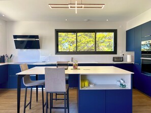 Fridge, microwave, oven, stovetop - Villa Rosemonde: Pool, Pétanque, Walk to Beach, Sleeps 8 in Brétignolles (Bretignolles-sur-Mer)