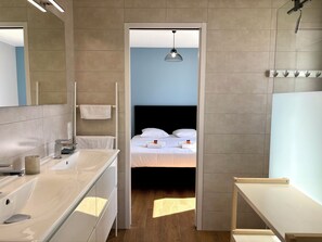 Bathroom - Villa Rosemonde: Pool, Pétanque, Walk to Beach, Sleeps 8 in Brétignolles (Bretignolles-sur-Mer)