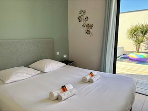 Travel crib, WiFi, bed sheets - Villa Rosemonde: Pool, Pétanque, Walk to Beach, Sleeps 8 in Brétignolles (Bretignolles-sur-Mer)