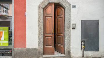 Huoneisto | Yksityiskohta ulkoa