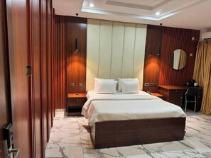 Quarto luxo, sacada, vista para a cidade