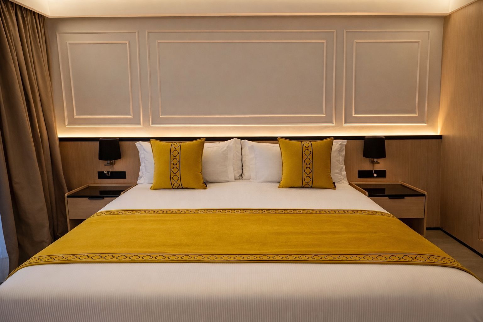 Superior Suite, Balcony, Courtyard View