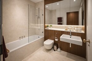 Bathroom - Elegant 2BR Apartment Covent Garden (London)