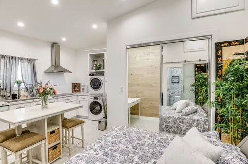 Modern East LA Studio-Private Patio-Dodgers/DTLA