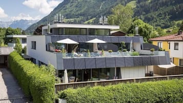 Superior-Apartment, Balkon, Seeblick | Außenbereich