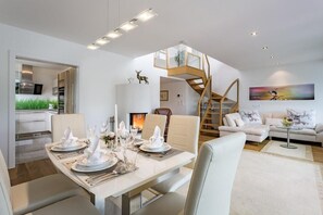 Superior Apartment, Balcony, Lake View | In-room dining - Luxury Apartment Silvia by we rent (Zell am See)