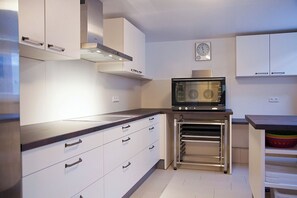 Fridge, oven, stovetop, dishwasher - Large group house in the Harz Mountains - ideal for families, friends & time out together (Braunlage)