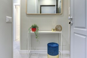 Property entrance - San Giovanni Appia Park Modern Apartment with Balcony Metro A 10 Min City Center (Rome)