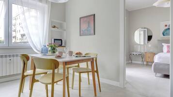 Comfort-lejlighed | Privat køkken | Mikrobølgeovn, ovn, kogeplade, højstol