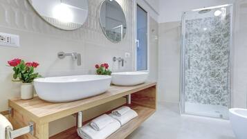 Comfort Apartment | Bilik Mandi | Pancuran mandi, pengering rambut, bidet, tuala disediakan