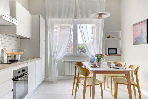 San Giovanni Appia Park Modern Apartment with Balcony Metro A 10 Min City Center