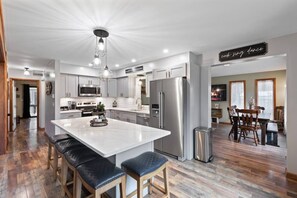 Coffee/tea maker, fridge, microwave, oven - Spacious Chalet! Outdoor Bar | Firepit | Game Room (Pocono Lake)