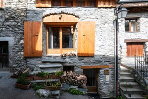 Exterior detail - Le Persan Guest Room with Wi-Fi (Courchevel)