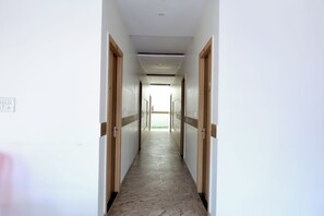 Deluxe Double Room, City View | Interior