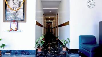 Deluxe Double Room, City View | Lobby