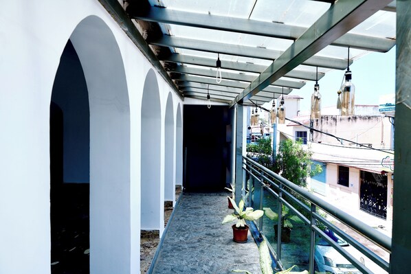 Exterior detail - Hotel Tulsa Inn (Chhatarpur)