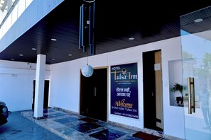 Exterior detail - Hotel Tulsa Inn (Chhatarpur)