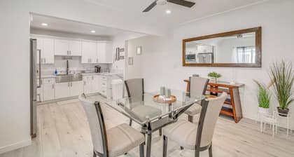 Bright 2BR Near Dodgers & DTLA w/ WiFi & Comfort
