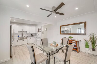 Bright 2BR Near Dodgers & DTLA w/ WiFi & Comfort