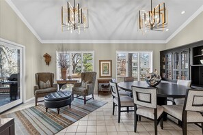 Dining - 5BR Luxury Home Walk to England World Cup HQ, Sleeps 12–14 (Prairie Village)