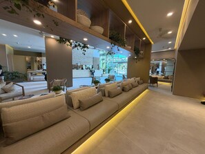 المنشأة من الداخل