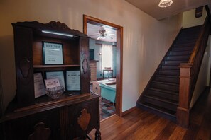 Check-in/check-out kiosk - Old Clark Inn (Marlinton)