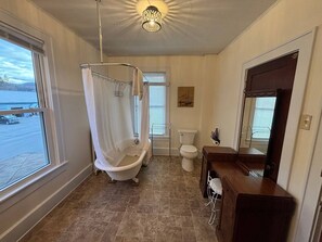 Bathroom - Old Clark Inn (Marlinton)