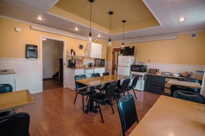 Free daily continental breakfast  - Old Clark Inn (Marlinton)