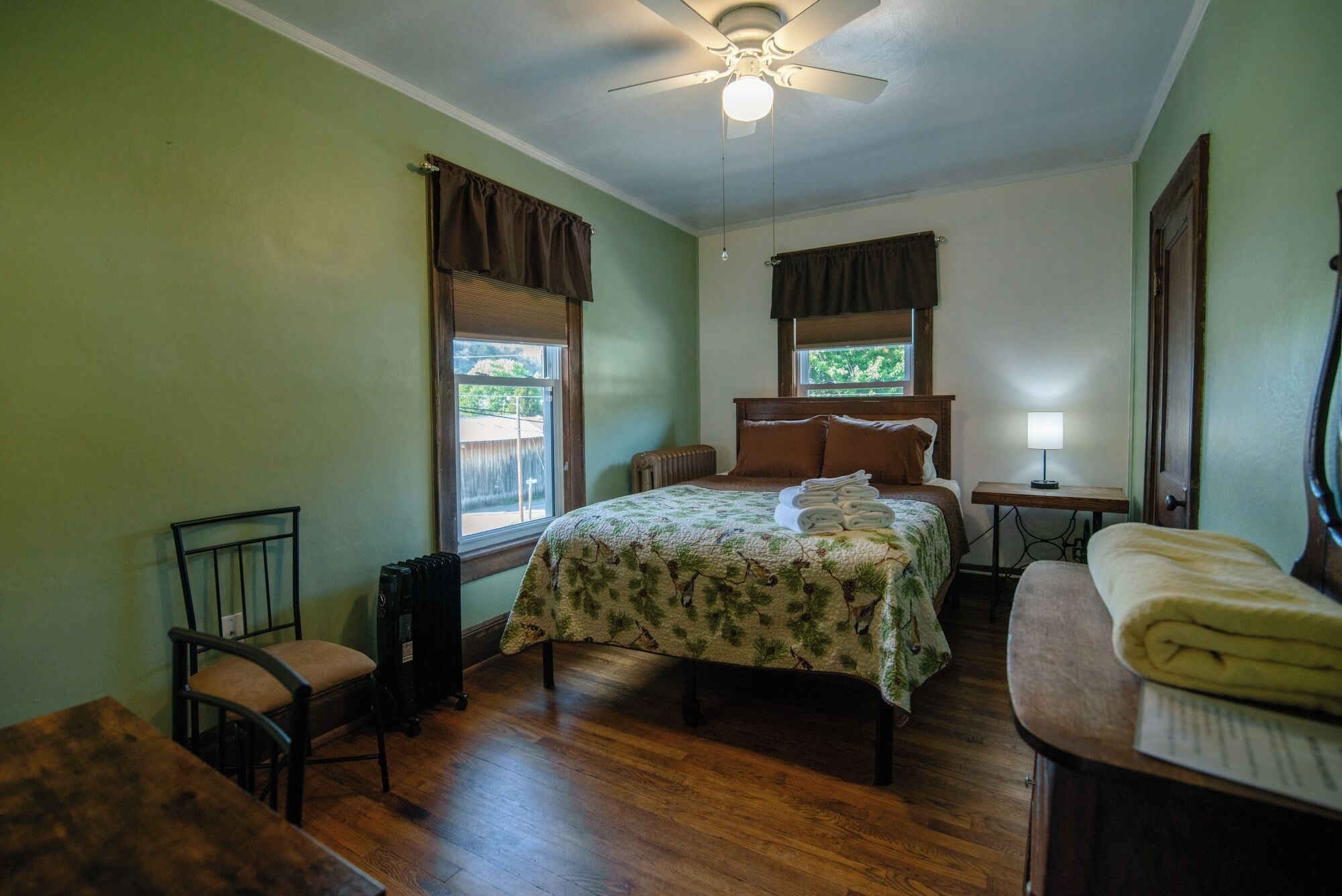 Room 7 - Upstairs Queen, En-Suite Bath, Compact | Free WiFi, bed sheets
