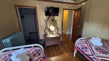 Room 6 - Upstairs Twins, Private Hall Bath | Free WiFi, bed sheets