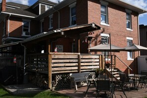 Outdoor dining - Old Clark Inn (Marlinton)