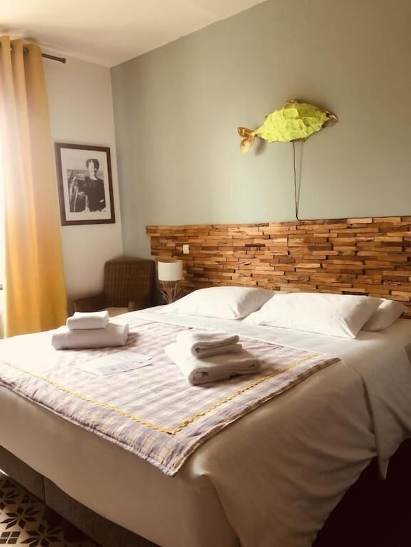 Standard Double Room | Iron/ironing board, free WiFi - Hôtel de le Houle (Saint-Briac-sur-Mer)