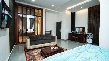 Familierom, balkong, byutsikt | Innvendig