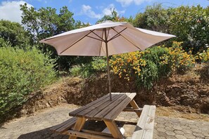 Outdoor dining - Between sea, pool and maquis, T2 with panoramic view (Propriano)