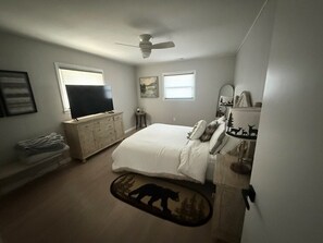 Room - Perfect 3-bedroom house with AC in charming Franklin (Franklin)