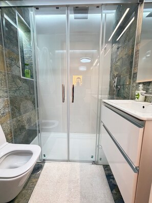 Hair dryer, towels, soap, toilet paper - Luxury apartment in Los Abrigos (Los Abrigos)