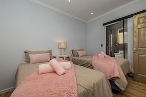Spa - Cozy Luxury neat & clean Villa with double garage in the heart of Swakopmund (Swakopmund)