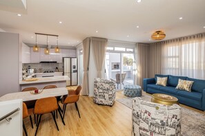 Living area - Cozy Luxury neat & clean Villa with double garage in the heart of Swakopmund (Swakopmund)